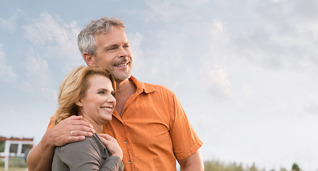 couple_orange_shirt